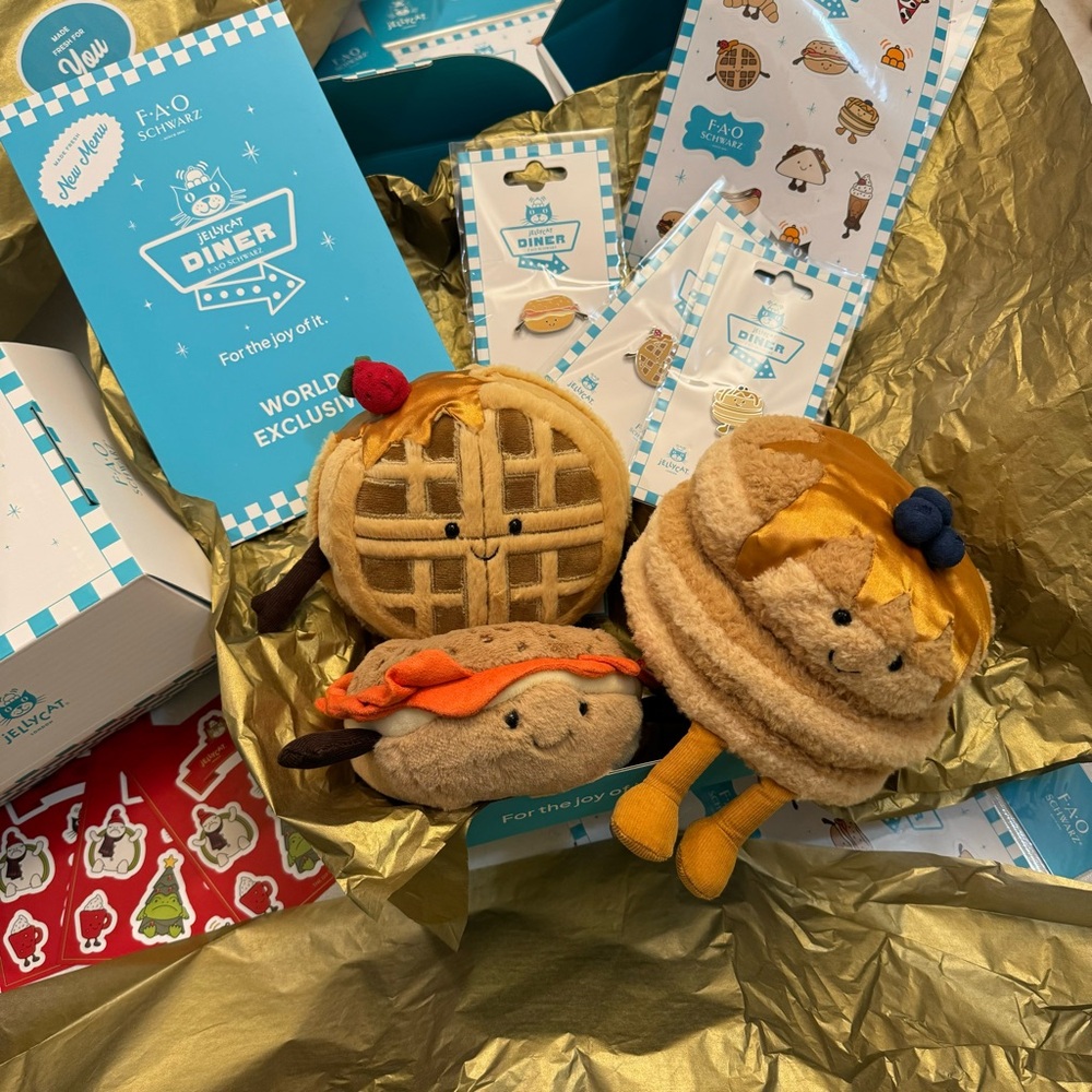 FAO Schwarz NYC Breakfast Plush Set- Pancake Waffle Bagel NWT with MENU